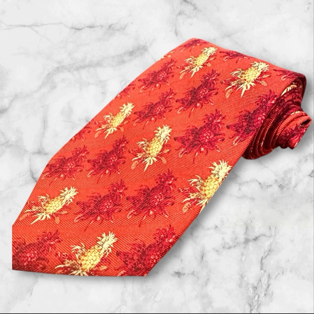 Classic Tommy Bahama tie‎ 100% silk. Pineapple Red 4.25"x58"